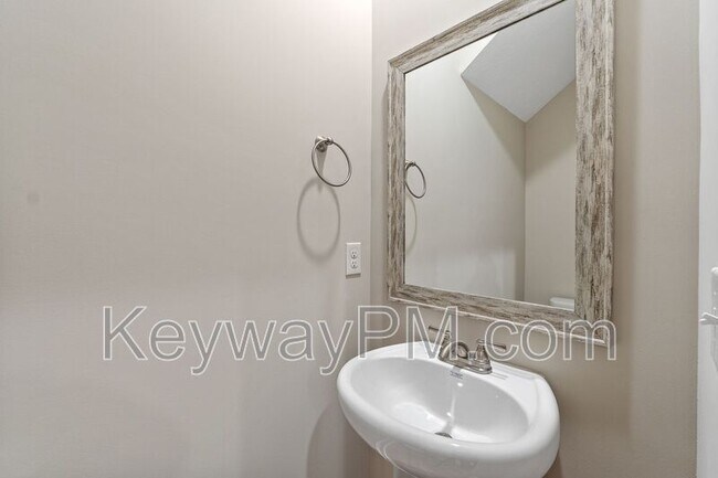 Building Photo - 557 Yuma Ln