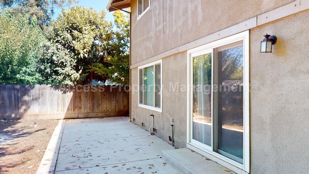 Building Photo - 3355 San Fernando Ct