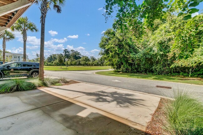 Building Photo - 123 Sabal Ct