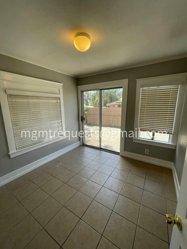 Building Photo - 331 N 5th St