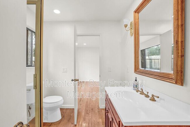 Building Photo - 4083 Sunset Ln