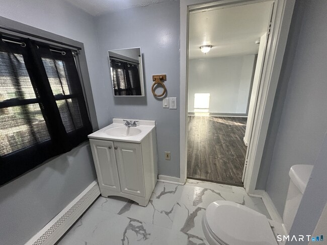 Building Photo - 288 Litchfield St