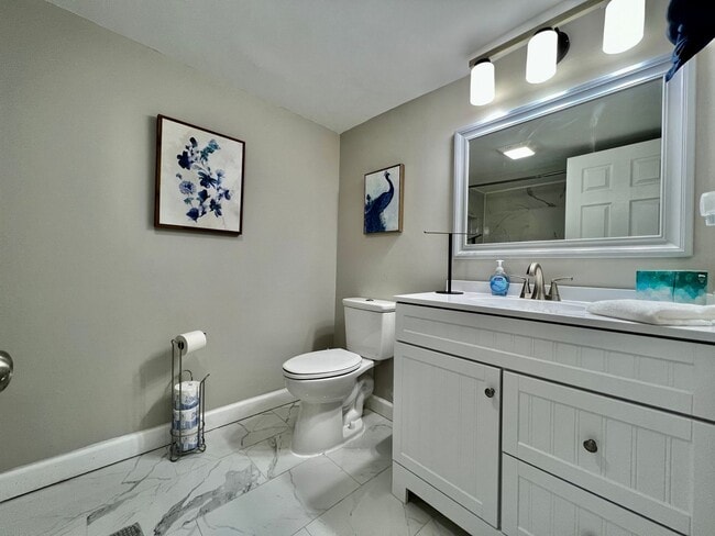 Building Photo - Beautiful 4 BDR Home - Near I-75