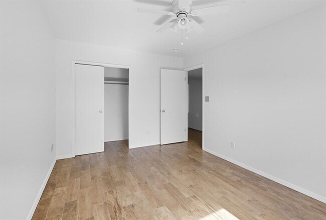 Building Photo - 617 Riverway Ln