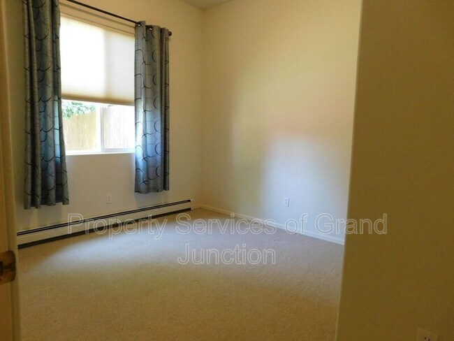 Building Photo - 671 Gemstone Way