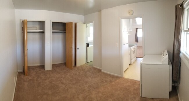 Building Photo - 429 E Pine St