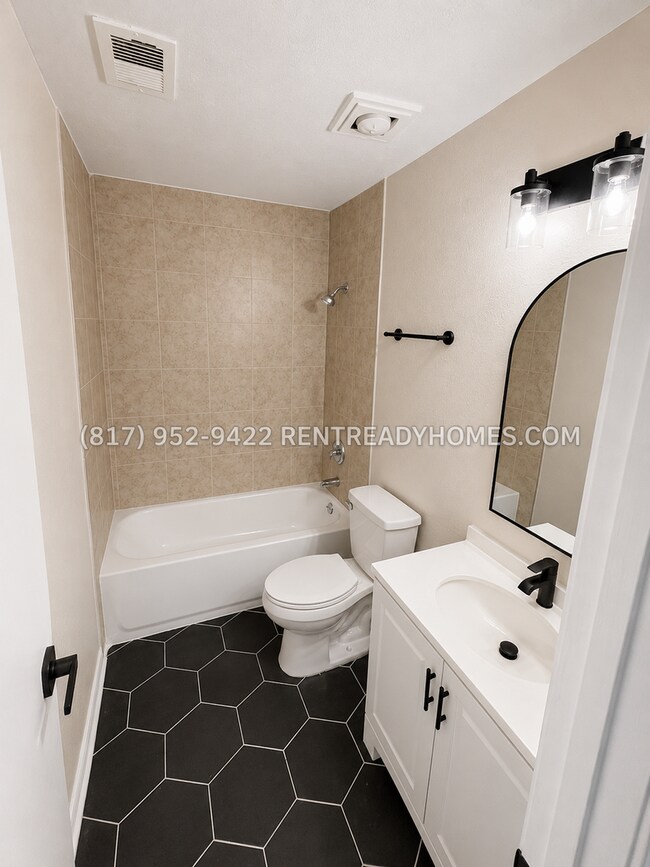 Building Photo - 4404 Willow Crest Dr