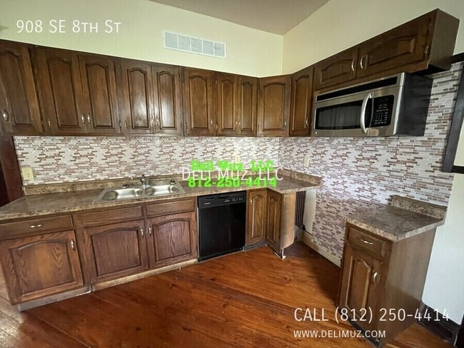 Building Photo - 908 SE 8th St