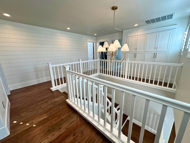 Building Photo - Stunning 4 Bedroom, 2.5 Bath Lawrence Ranch Home With Solar