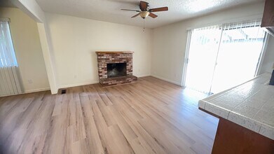 Building Photo - 3 Bedroom/2 Bath House Close to Shopping