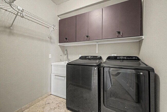 Building Photo - 6029 W Morrow Dr