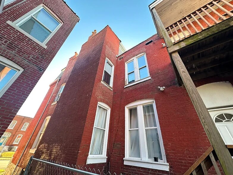 Building Photo - 3331 California Ave