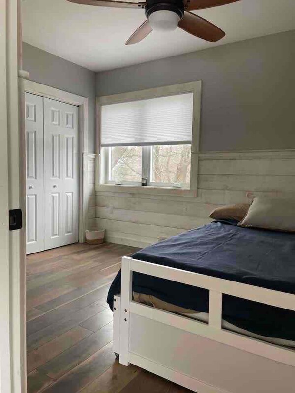 Building Photo - 220 ME-133