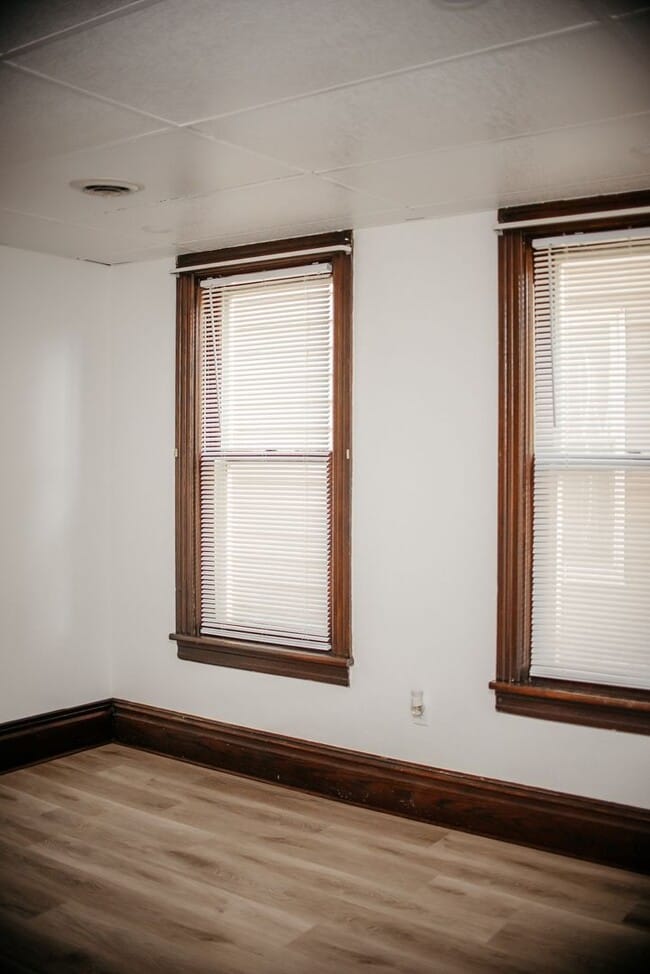 Building Photo - 352 S Catherine St