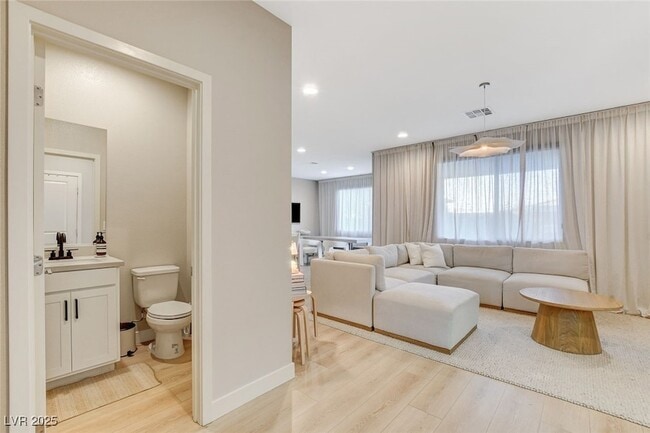 Building Photo - 9716 Jade Rise Ave