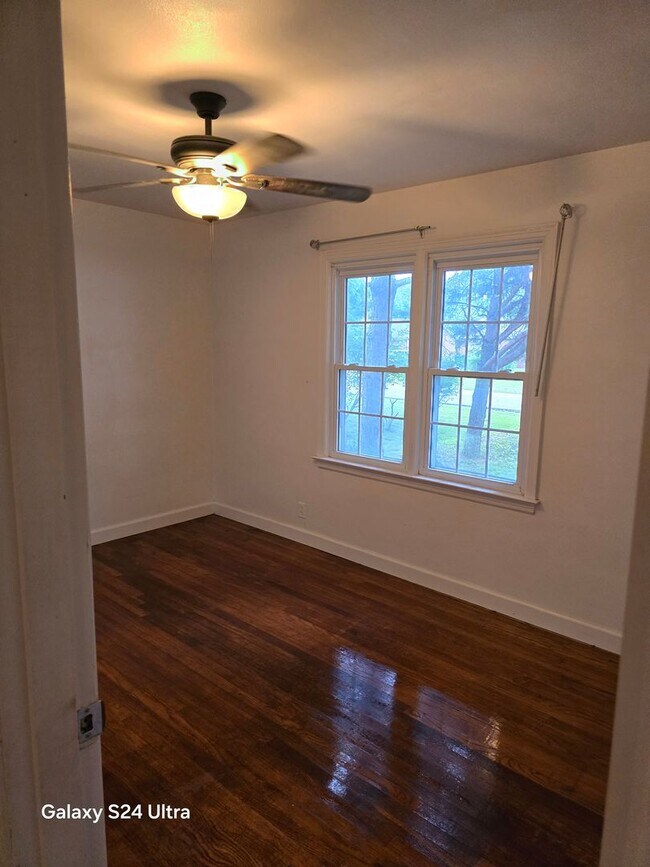 Building Photo - 2101 Caseyville Ave