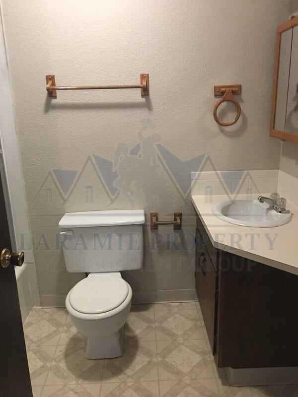 Building Photo - 802 E Canby St