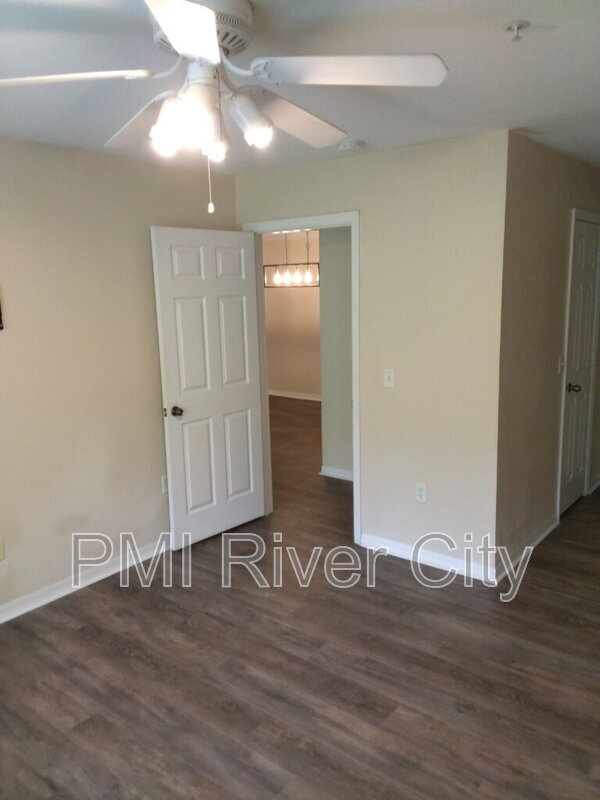 Building Photo - 7800 Point Meadows Dr