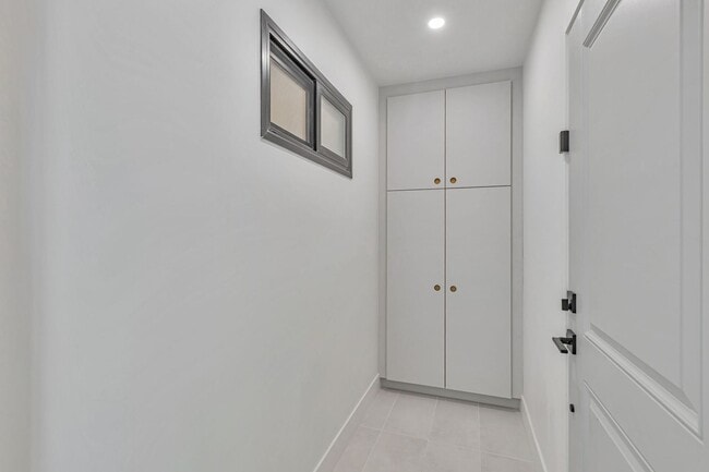 Building Photo - Remodeled Home in near Downtown Mountain View