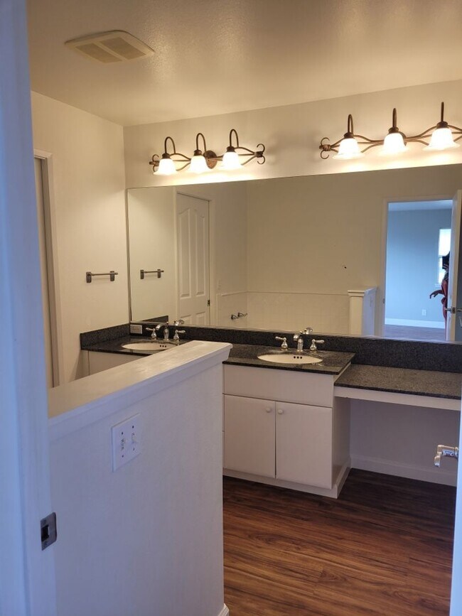 Building Photo - For Rent | 4 Bedroom, 3 Bathroom house with 2 Car Garage