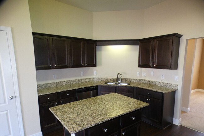 Building Photo - Spacious 4-Bedroom Home - Pace Mill Creek