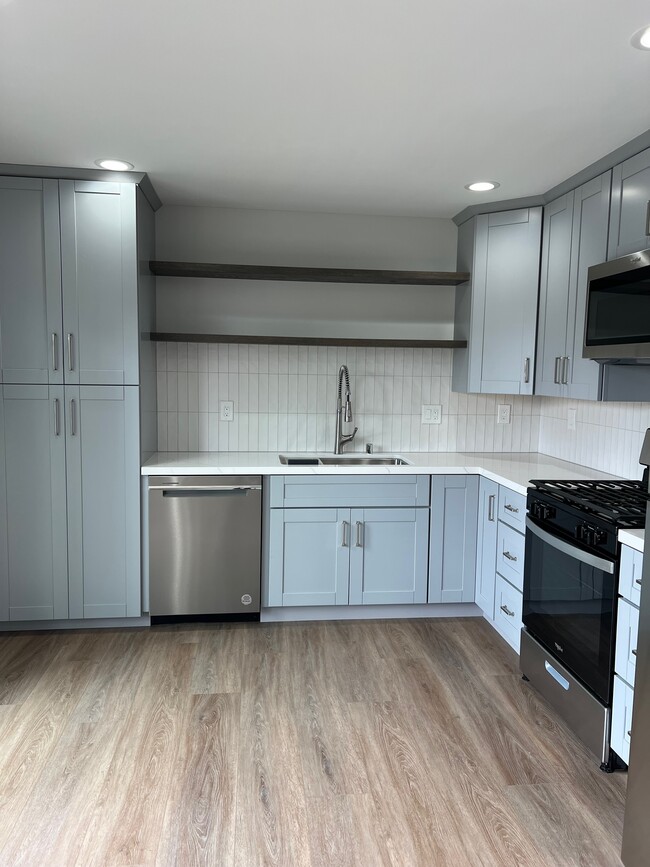 Building Photo - 4946 Park Dr