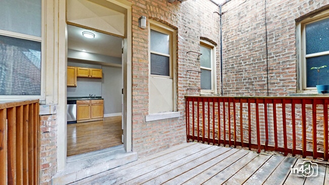 Building Photo - 3925 W Ainslie St