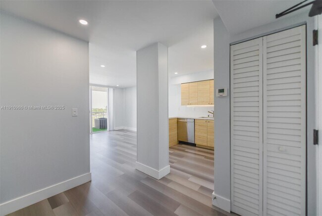 Building Photo - 1800 NW 24th Ave