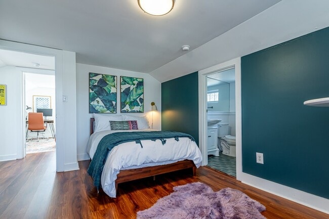 Building Photo - 310 S 7th St