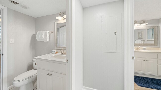 Building Photo - 7205 Thomas Dr