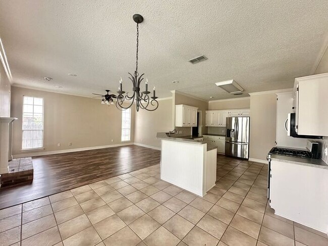 Building Photo - Stunning 3-Bedroom Home in Prime South Tyl...