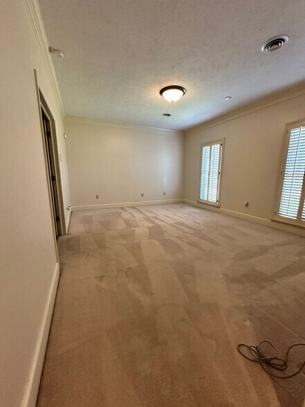 Building Photo - 117 Rolling Creek Dr