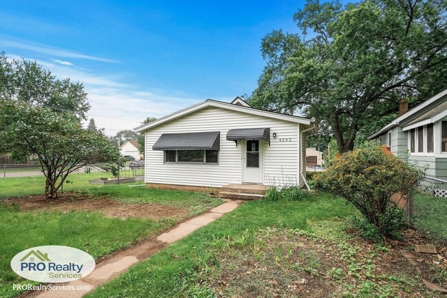Building Photo - Recently Remodeled 2 Bedroom Home