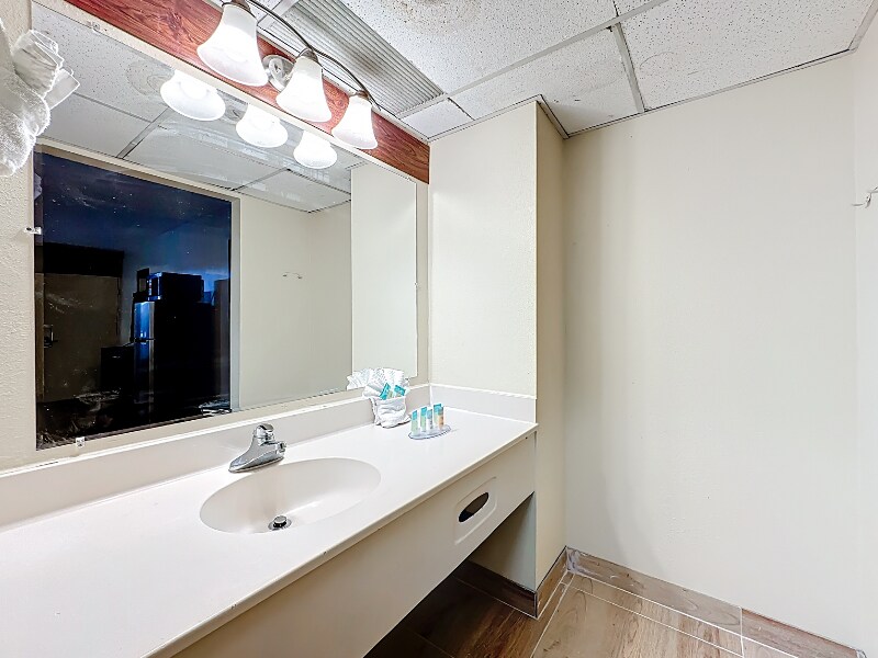 Building Photo - 910 Suemac Rd