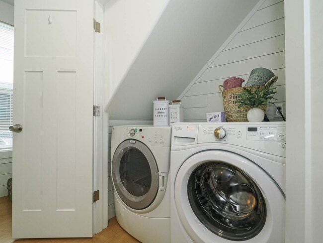 Building Photo - NEWLY REMODELED HISTORIC HOME IN DOWNTOWN ...