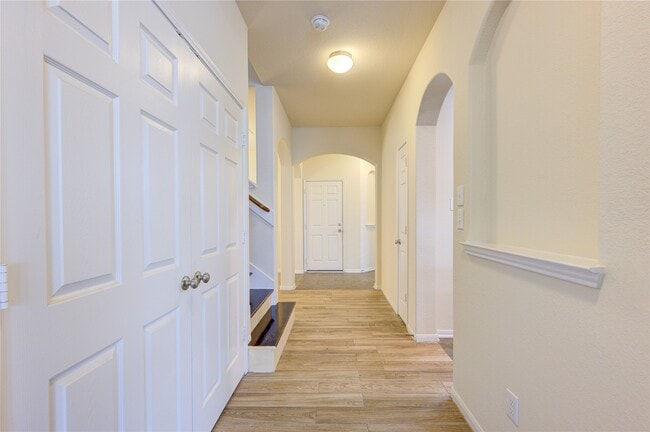Building Photo - 6518 Wilshire Ridge