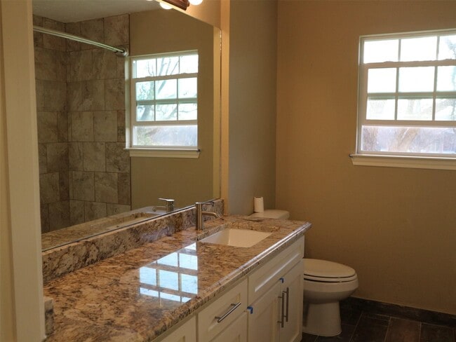 Building Photo - 210 Joseph St