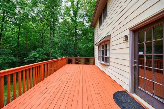 Building Photo - 10565 Shallowford Rd
