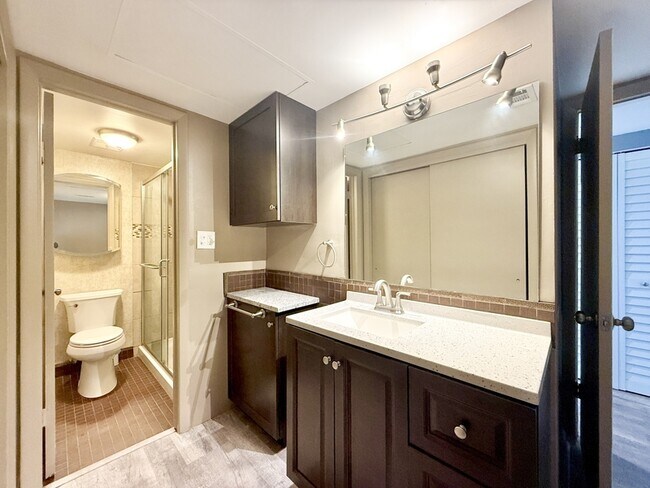 Building Photo - 785 S Village Dr