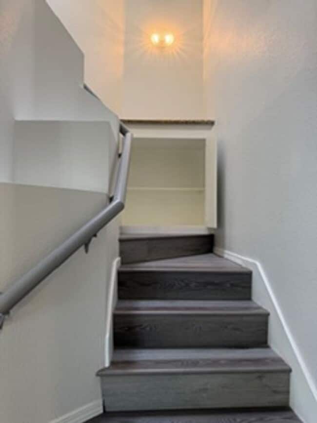 Building Photo - 2 Bed / 2 Bath Townhome in El Cajon