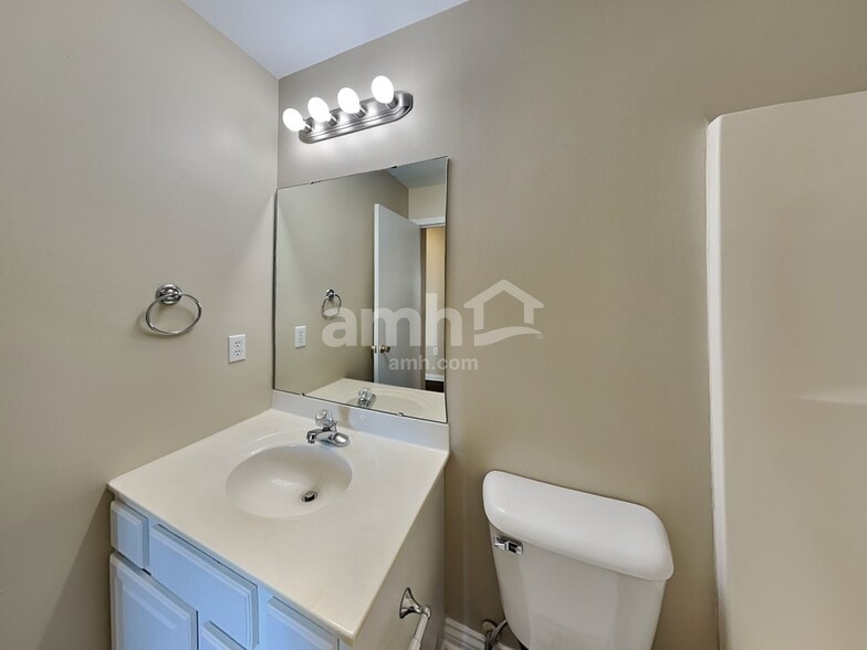 Building Photo - 1836 Clearbrook Dr