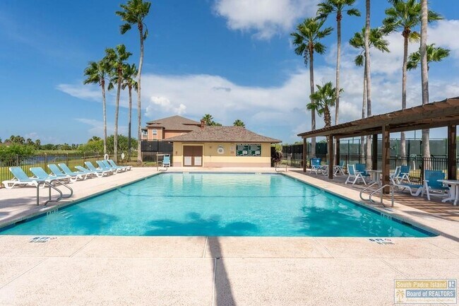 Building Photo - 1 Torrey Pines Dr