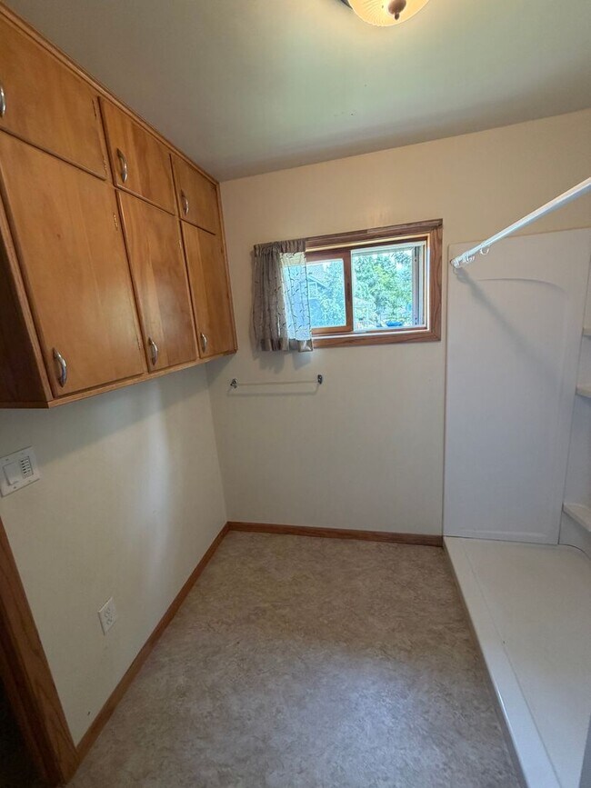 Building Photo - 4 Bed 1 Bath Single Family Home in Colby