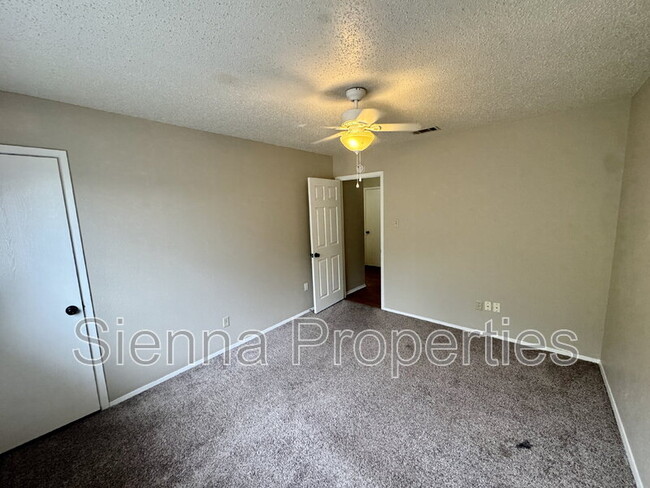 Building Photo - 2708 Charlesworth Dr