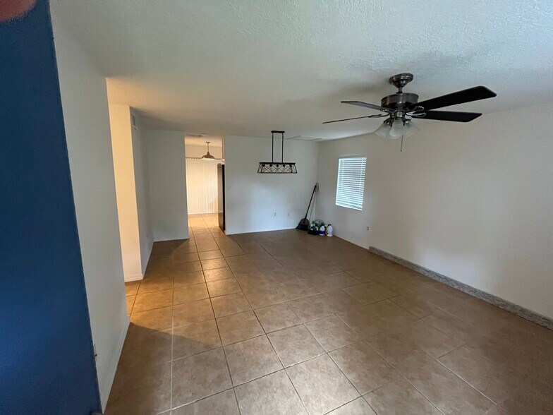 Building Photo - 2784 Curry Ford Rd