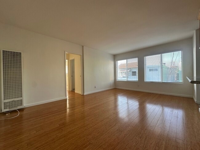 Building Photo - 21 Thornton Ave