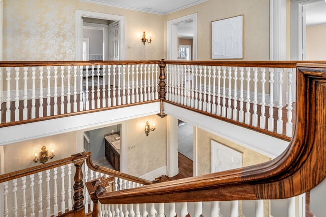 Building Photo - 5135 Ellsworth Ave