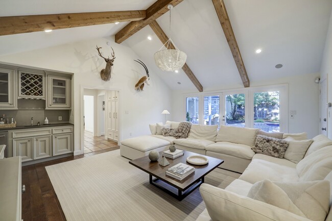 Building Photo - 6159 Doliver Dr