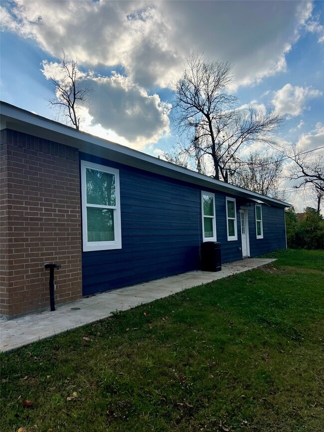 Building Photo - 9809 Leath St