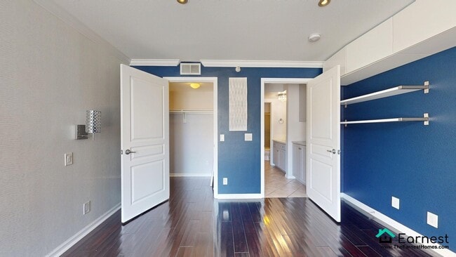 Building Photo - Spacious and Unique Ground-Floor 2BD/2BA U...